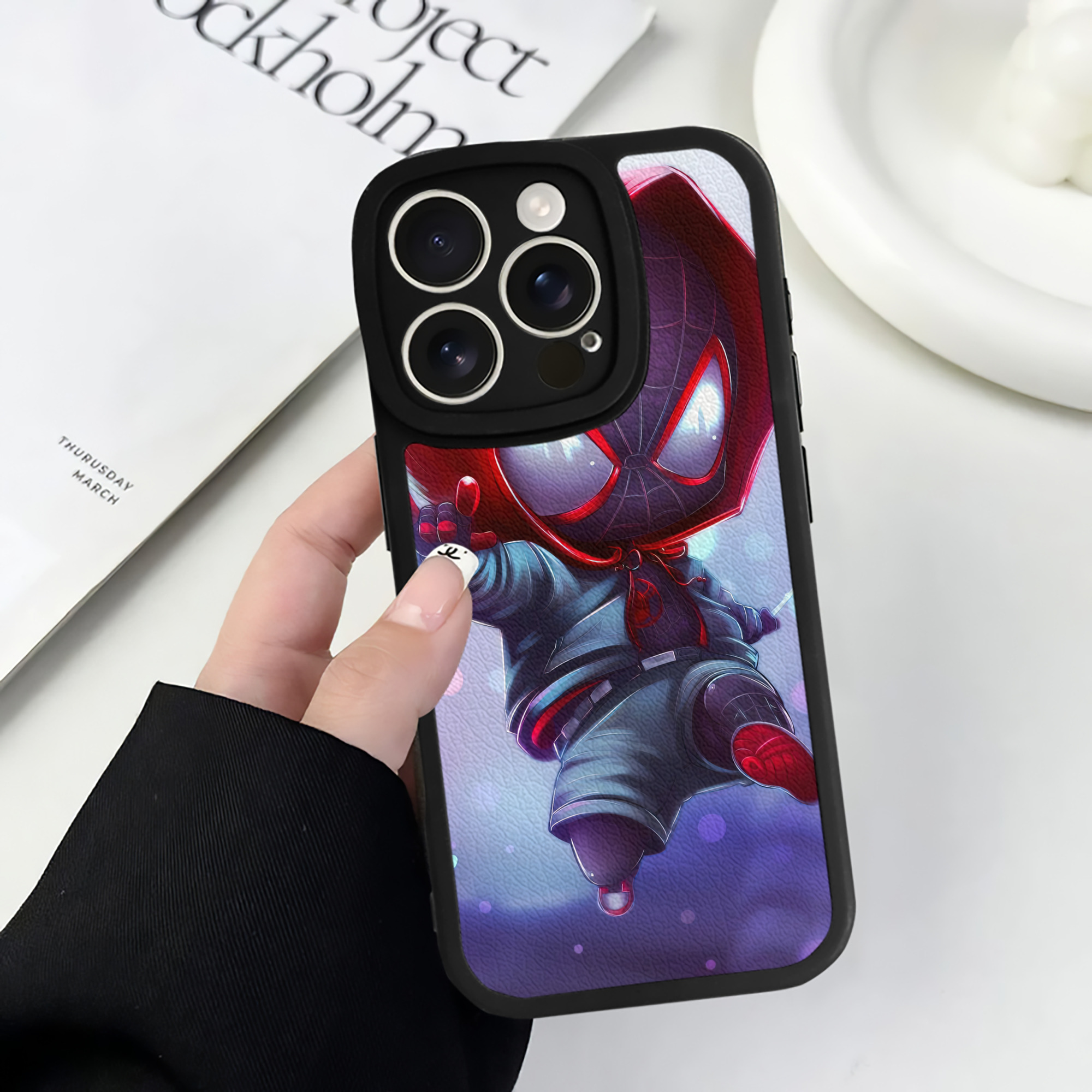 Spider Man スパイダーマン 【iPhone 16シリーズ対応】シリコンスマホケース（レザー調） 材質：シリコン